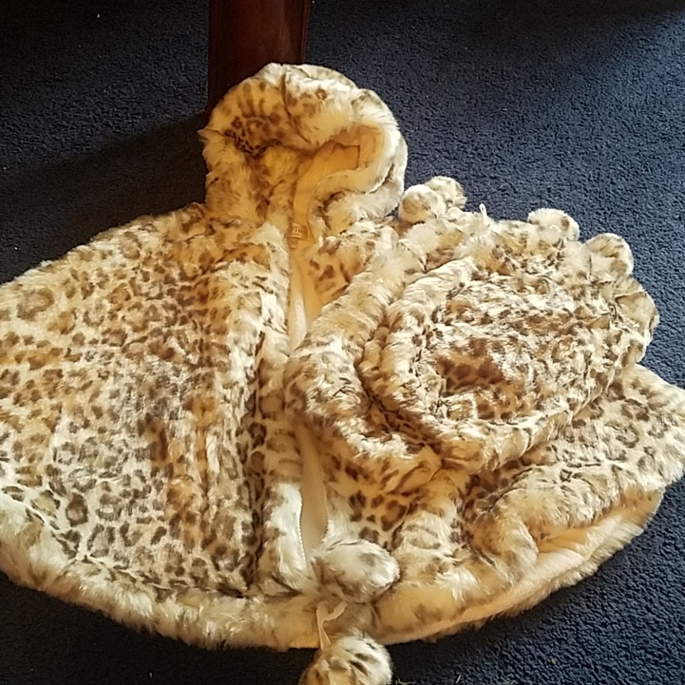 Cheetah faux fur poncho w matching boot covers